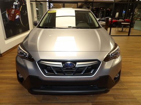 Used 2023 Subaru Crosstrek 2.0i Premium image 2