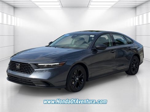 Certified 2025 Honda Accord SE image 3