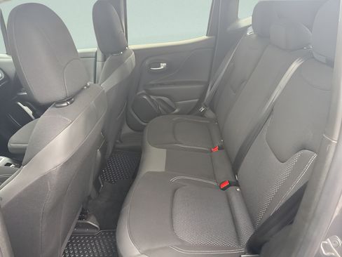Certified 2023 Jeep Renegade Latitude w/ Premium Group AWD/4WD image 11