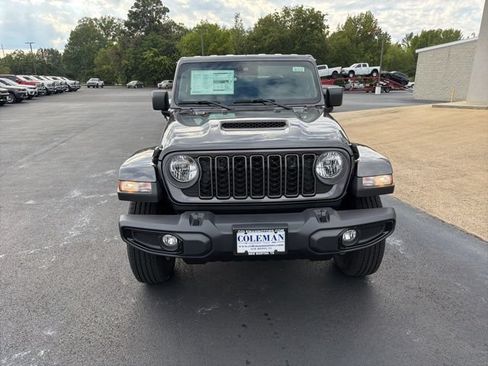 Used 2025 Jeep Gladiator Sport AWD/4WD image 2