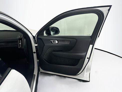 Used 2023 Volvo XC40 Recharge Plus AWD/4WD image 35