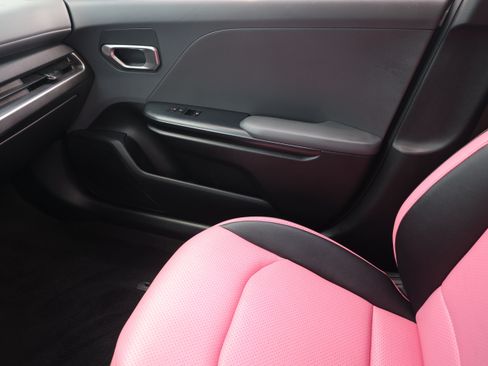 Used 2025 Kia K4 FWD image 17