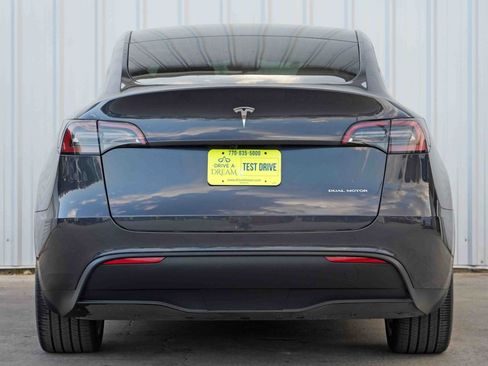 Used 2024 Tesla Model Y Long Range image 11