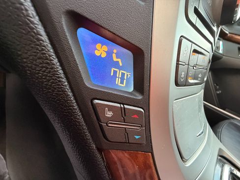 Used 2010 Cadillac CTS Luxury image 17