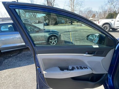 Used 2020 Hyundai Elantra Value Edition w/ Cargo Package (C1) image 17