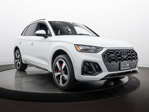 Certified 2024 Audi Q5 2.0T Premium Plus AWD/4WD image 2