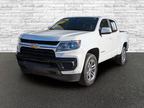 Used 2022 Chevrolet Colorado W/T w/ Custom Special Edition image 2
