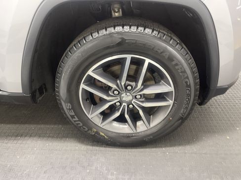 Used 2018 Jeep Grand Cherokee Limited image 29