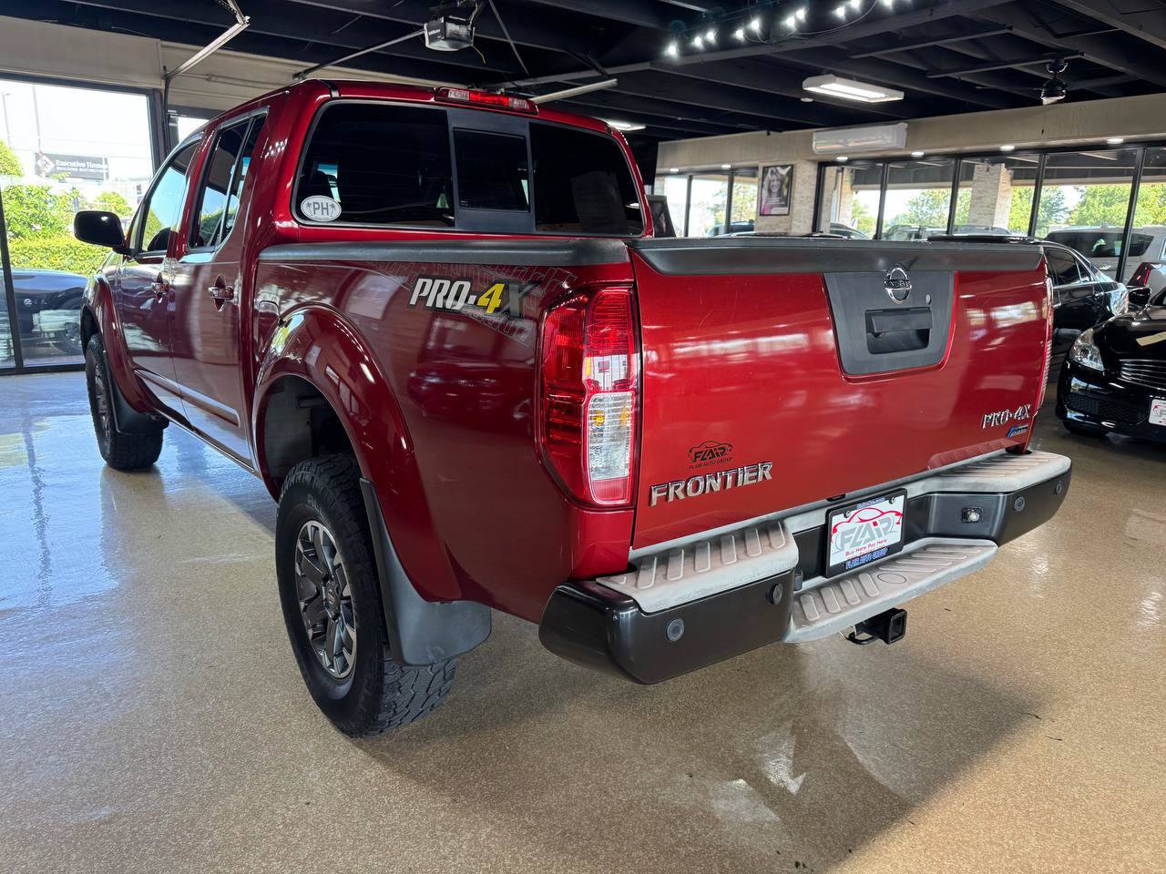 Used 2017 Nissan Frontier PRO-4X AWD/4WD image 5