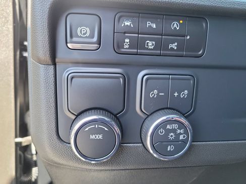 Used 2025 Chevrolet Tahoe Premier RWD image 14