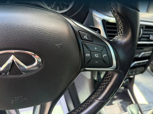 Used 2018 INFINITI QX30 AWD image 18