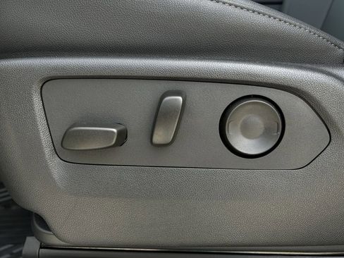 Used 2025 Chevrolet Silverado 2500 LTZ w/ LTZ Convenience Package image 32