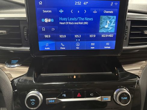 Used 2023 Ford Explorer Limited image 22