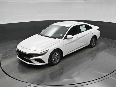 New 2026 Hyundai Elantra SE FWD image 27