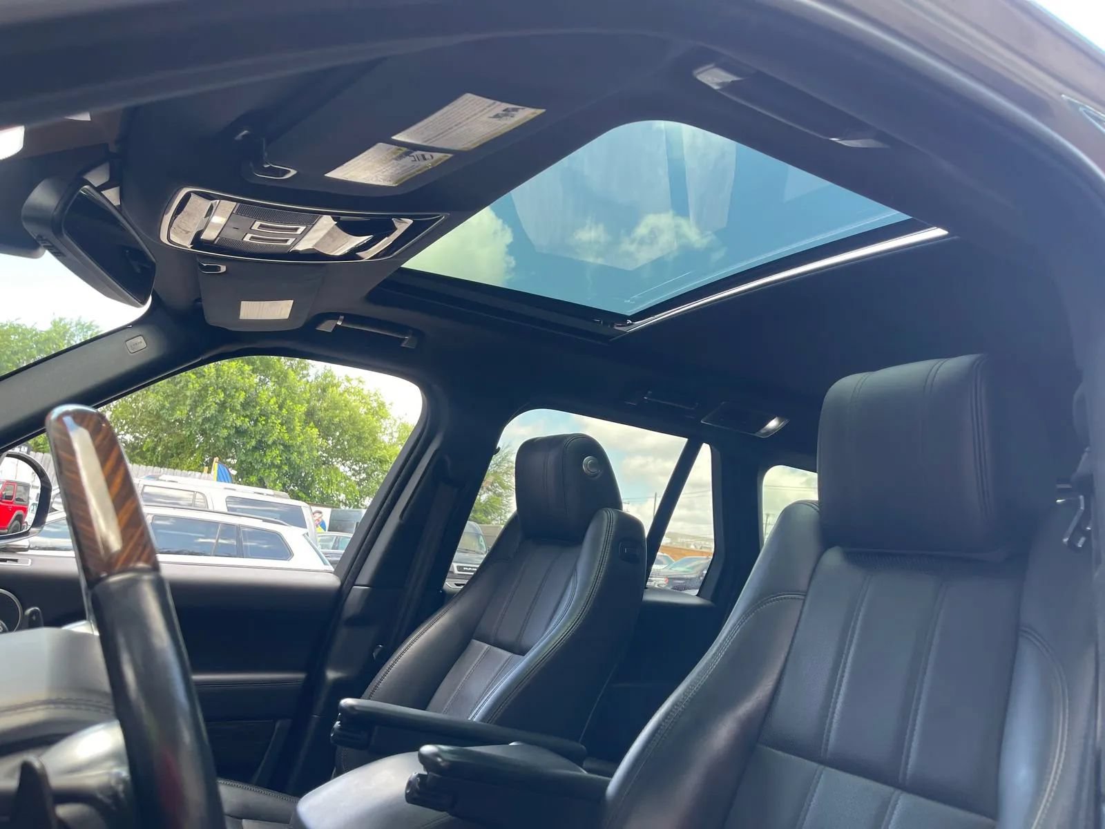 Used 2015 Land Rover Range Rover Supercharged AWD/4WD image 29