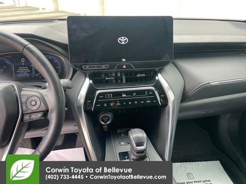 Used 2023 Toyota Venza Limited image 17