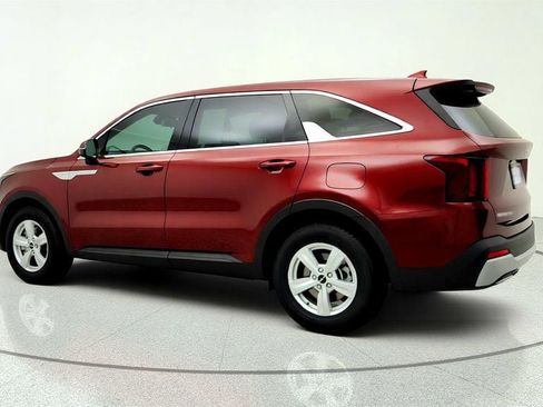 Used 2025 Kia Sorento LX FWD image 7