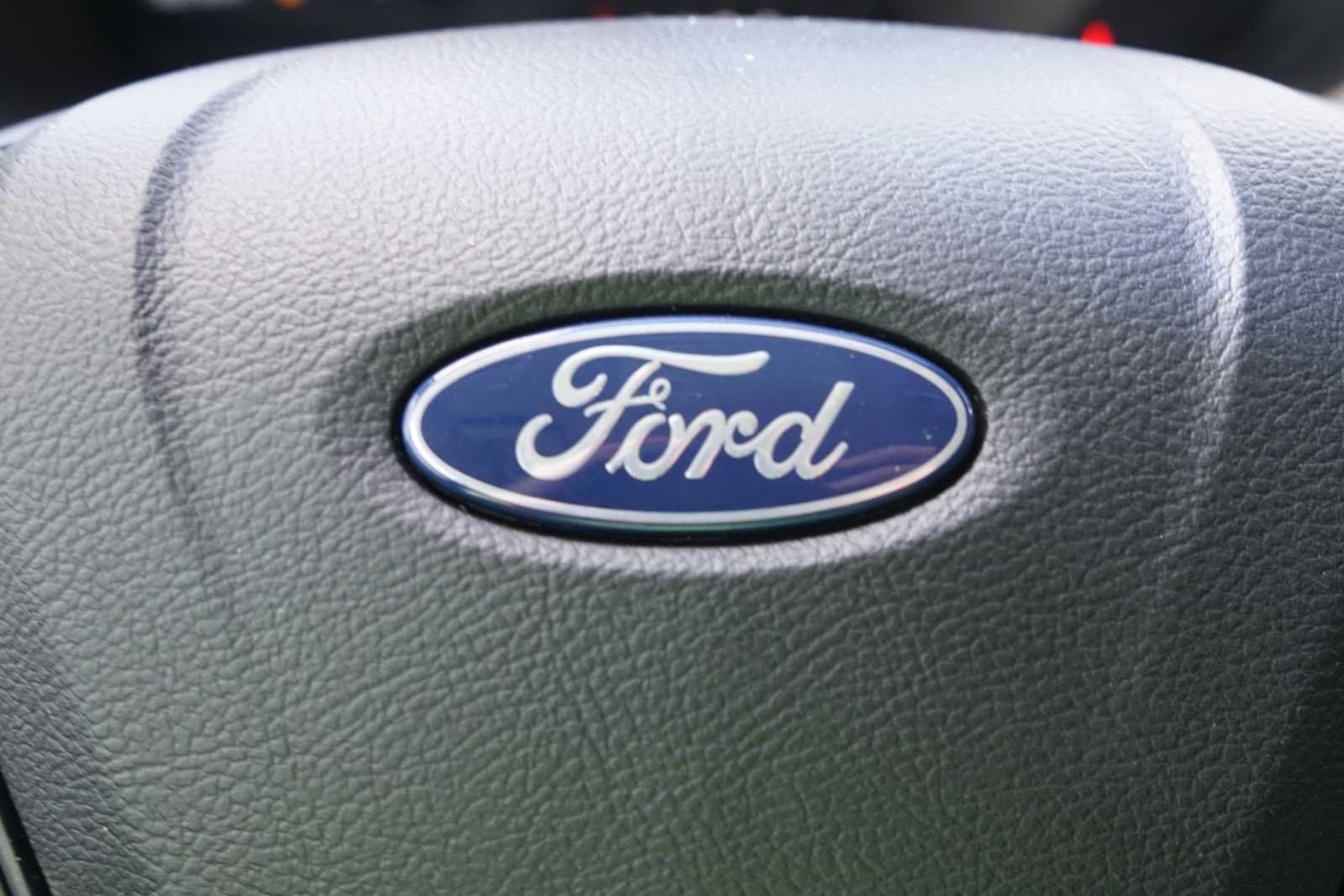Used 2019 Ford Edge Titanium w/ Equipment Group 301A FWD image 13