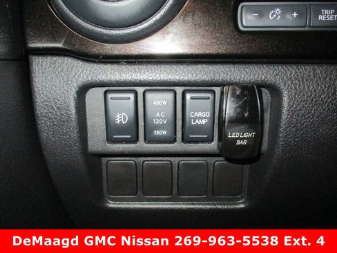 Used 2017 Nissan Titan SV image 22