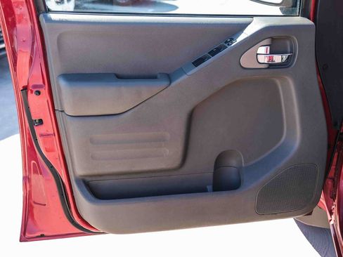 Used 2020 Nissan Frontier SV RWD image 23