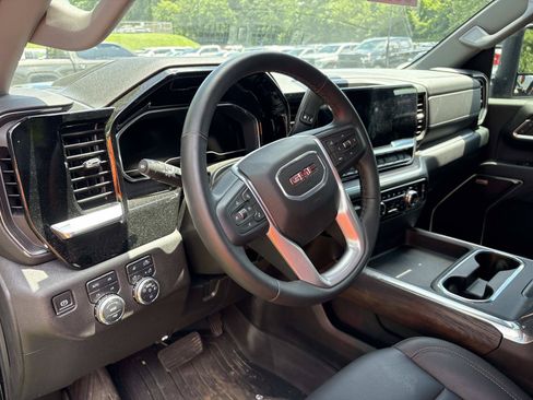 Used 2025 GMC Sierra 2500 SLT w/ SLT Convenience Package AWD/4WD image 18