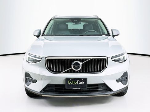 Used 2025 Volvo XC40 B5 Core image 2
