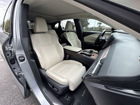 Used 2025 Lexus RX 450h AWD w/ Luxury Package image 29