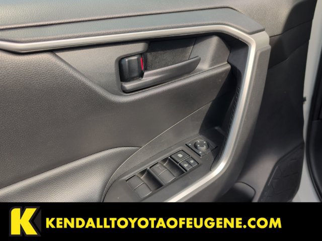 Used 2025 Toyota RAV4 LE AWD/4WD image 10