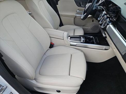 Used 2025 Mercedes-Benz GLB 250 image 19