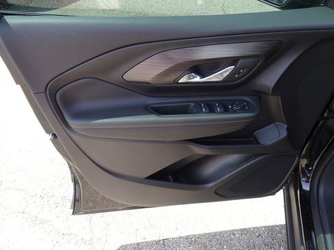 Used 2024 GMC Terrain SLE FWD image 12