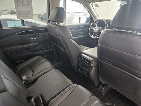 Used 2024 Honda Pilot Touring image 15