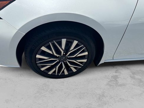 Certified 2023 Nissan Altima 2.5 SV w/ SV Premium Package AWD/4WD image 8
