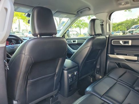 Used 2021 Ford Explorer XLT w/ Equipment Group 202A RWD image 8