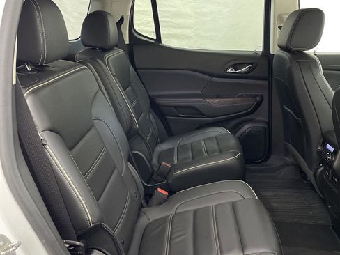 Used 2023 GMC Acadia Denali w/ Denali Technology Package image 10