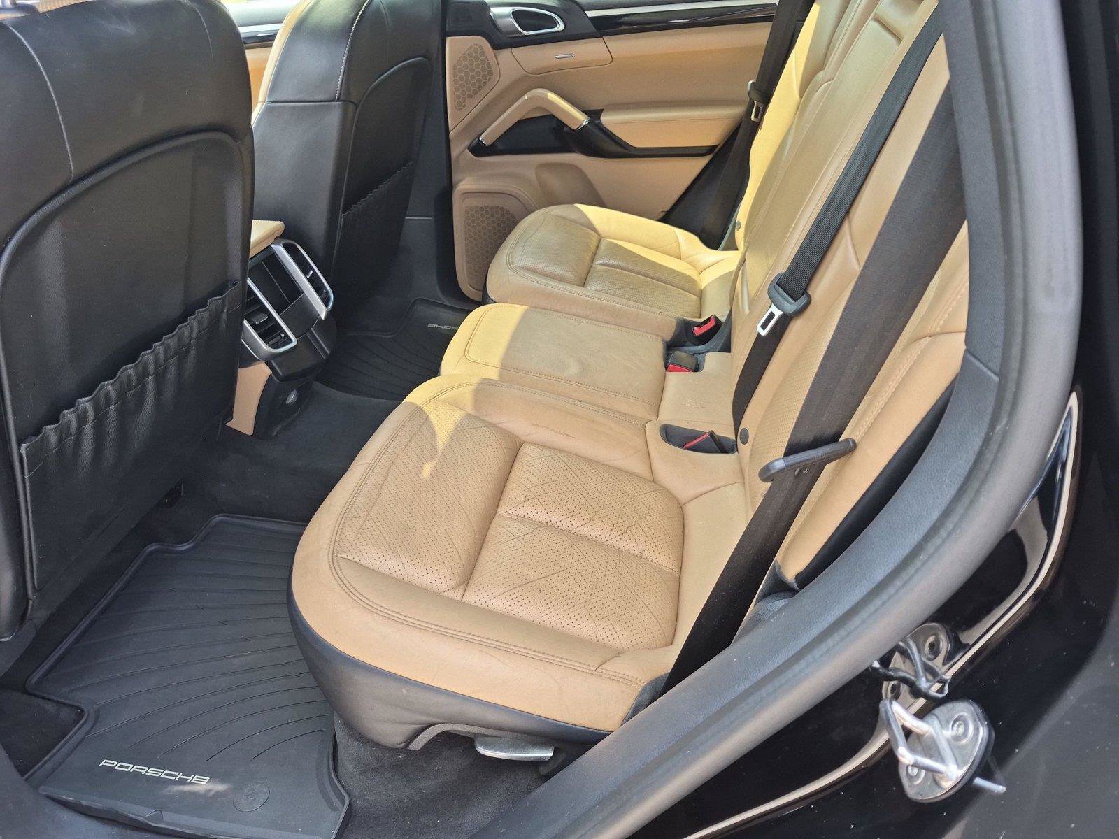 Used 2017 Porsche Cayenne S AWD/4WD image 32