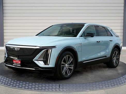 Used 2024 Cadillac Lyriq Luxury RWD image 3