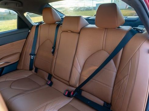 Used 2020 Toyota Avalon Limited image 16
