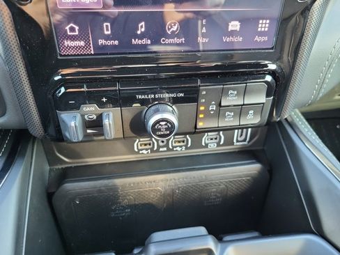 Used 2025 RAM 1500 Limited w/ Off Road Group AWD/4WD image 35