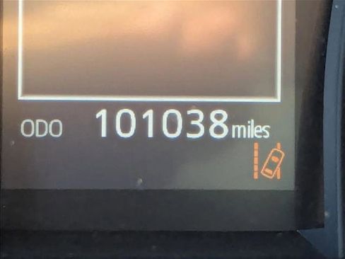 Used 2018 Toyota Camry SE image 10