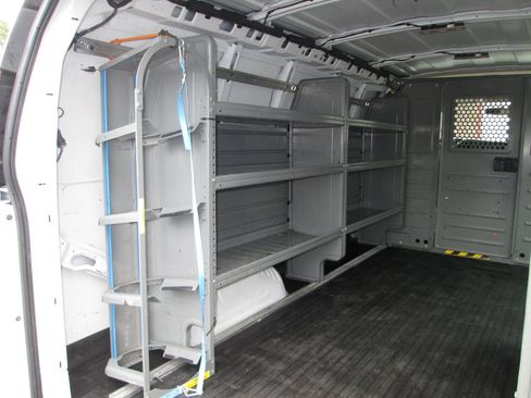 Used 2016 Chevrolet Express 2500 RWD image 4