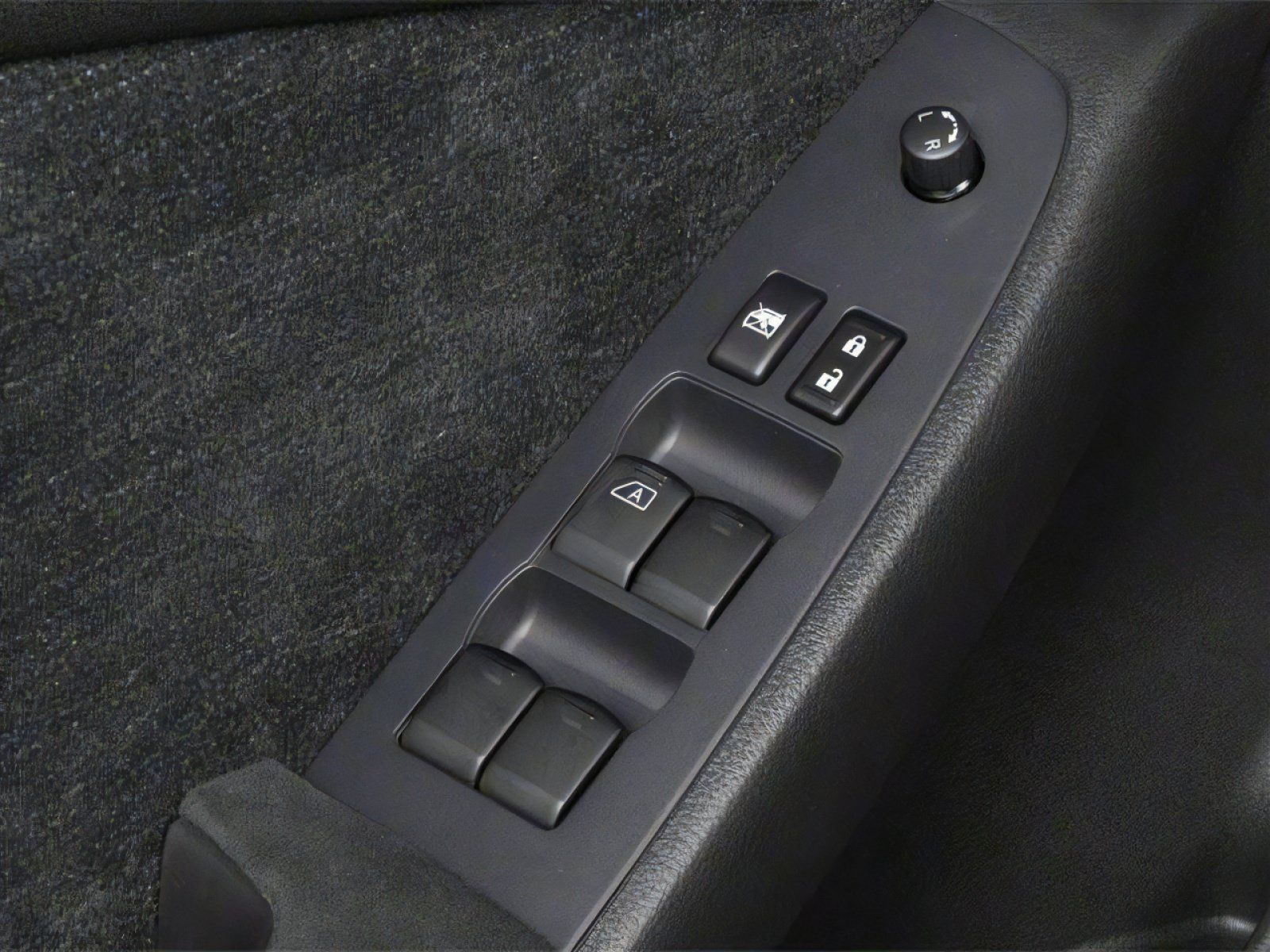 Used 2010 Nissan Altima 2.5 S w/ Premium Audio Pkg FWD image 14