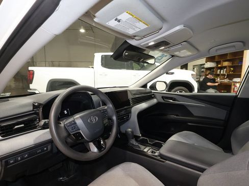 Used 2025 Toyota Camry LE image 9