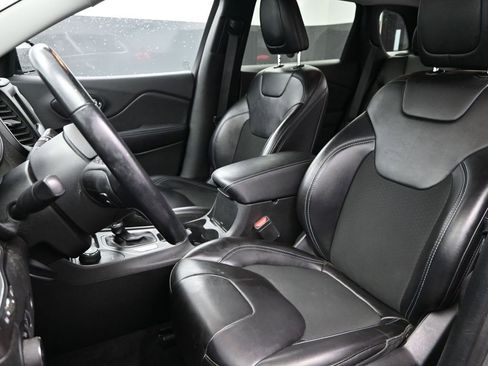 Used 2020 Jeep Cherokee Latitude Plus w/ Comfort/Convenience Group image 16