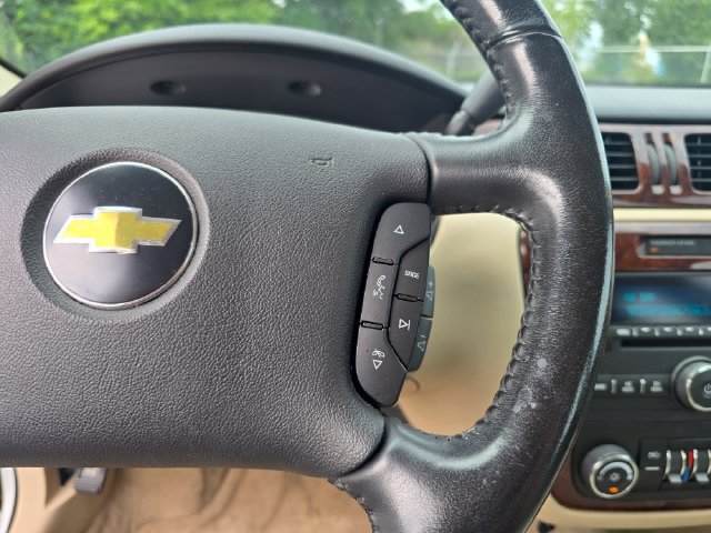 Used 2011 Chevrolet Impala LT FWD image 19