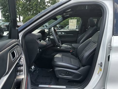 Certified 2025 Ford Explorer ST-Line AWD/4WD image 19