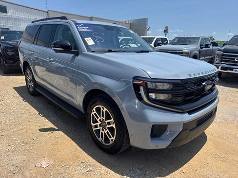 Used 2025 Ford Expedition Active AWD/4WD image 8