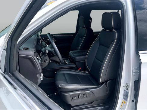 Used 2024 GMC Yukon SLT w/ SLT Luxury Package RWD image 8