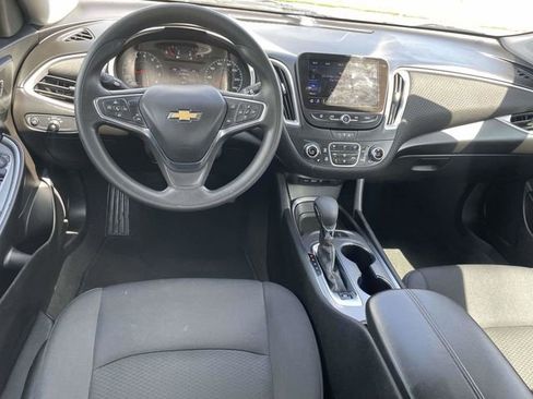 Used 2025 Chevrolet Malibu LT FWD image 11