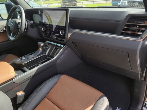 Used 2025 Lexus GX 550 w/ Accessory Package (Z1) AWD/4WD image 7