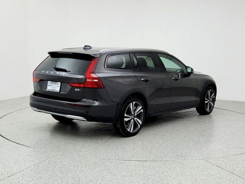 Certified 2025 Volvo V60 B5 Cross Country Plus image 5